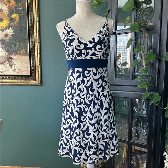 Ann Taylor Dresses & Skirts - Ann Taylor 100% Silk Navy & Ivory Print Dress – Size 6